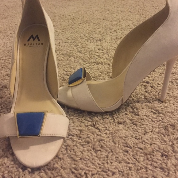 Strapless cream color royal blue buckle