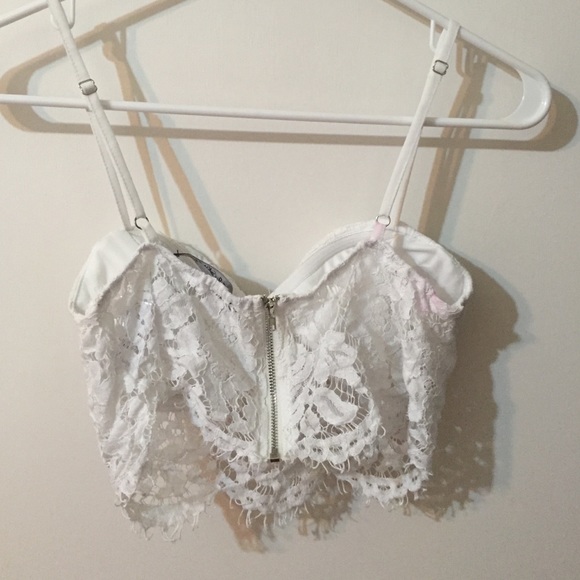 Lulu's white lace crop top - Picture 3 of 4