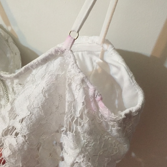 Lulu's white lace crop top - Picture 4 of 4