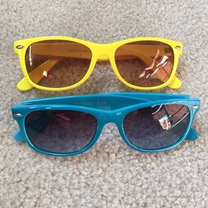Wayfarer style sunglasses