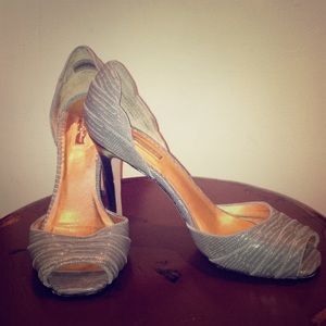 Vintage-styled Open-toed grey heels (US 7.5)