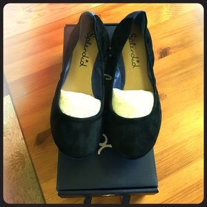 Splendid Narita black and royal blue flats