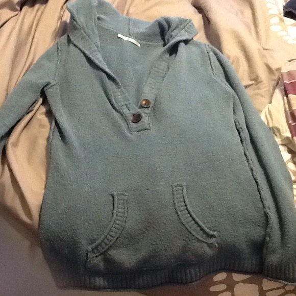 Blue long sleeved pullover