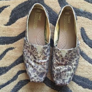 Exclusive cheetah sequined Toms