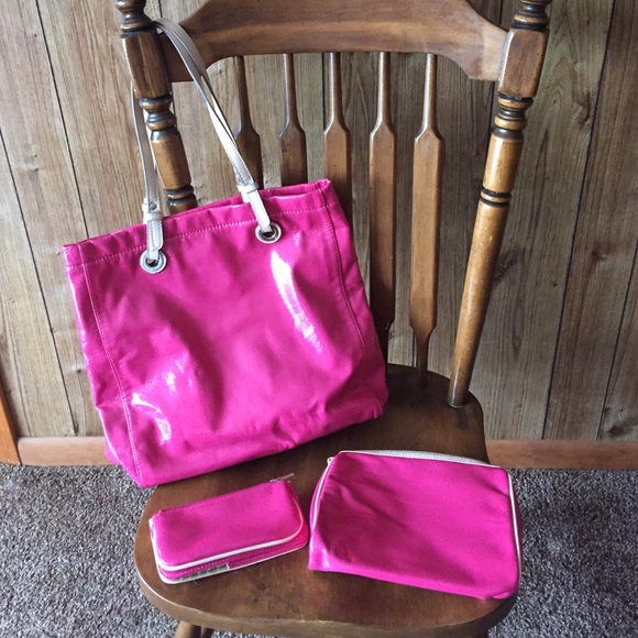 Tote bag, wallet, and cosmetics bag.