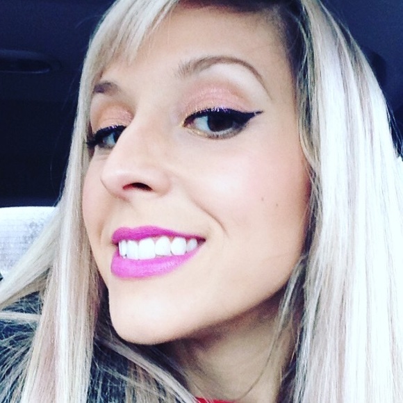 Meet your Posher, Corrie - Picture 2 of 2