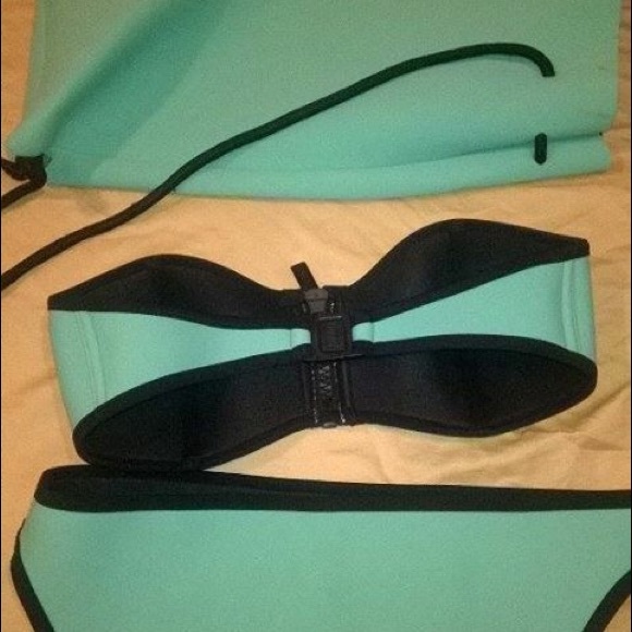 TRIANGL (mint -suit) - Picture 2 of 3