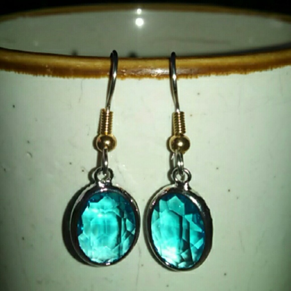 Earrings - Picture 2 of 4