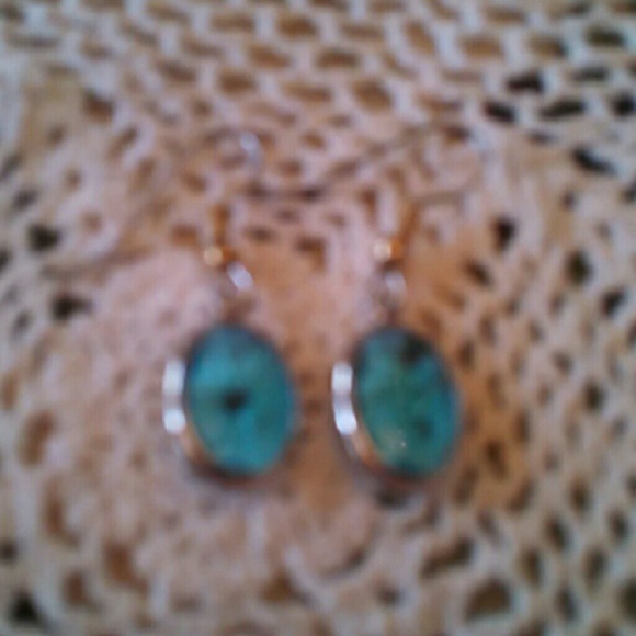 Earrings - Picture 3 of 4