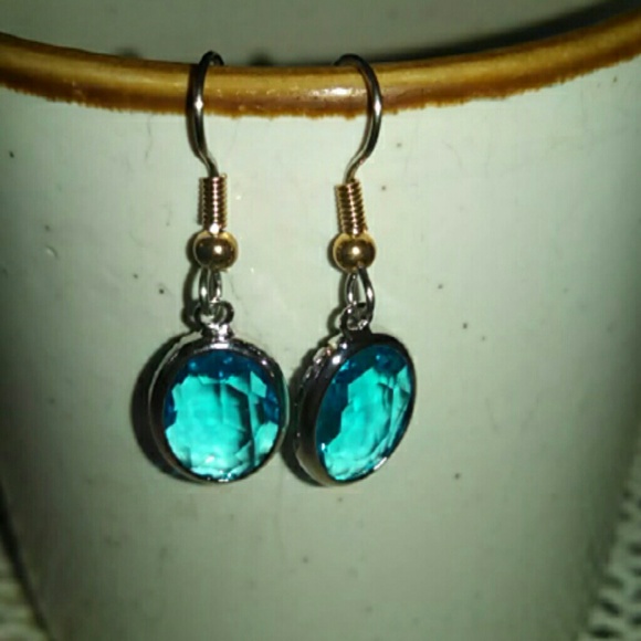 Earrings - Picture 4 of 4