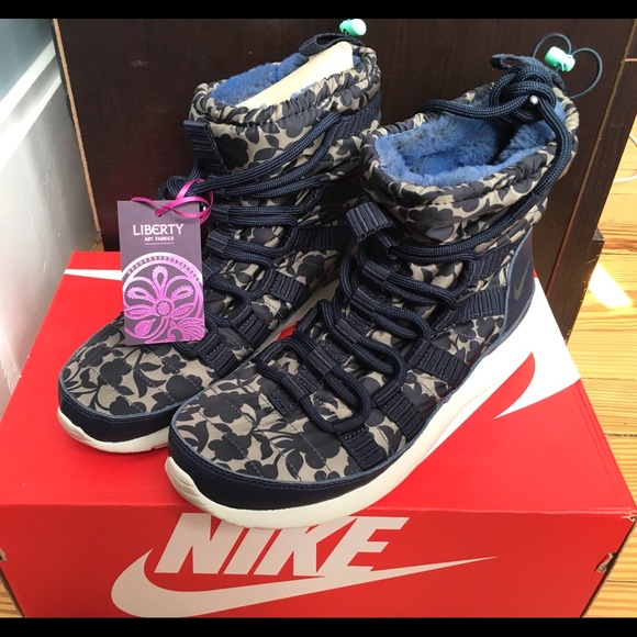 NIKE ROSHE ONE HI PRINT SneakerBoot - NEW - Picture 3 of 4