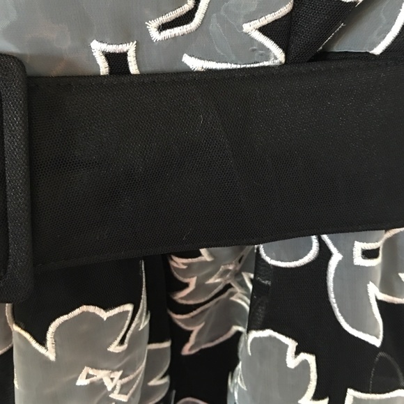 White House Black Market strapless dress - Picture 3 of 4