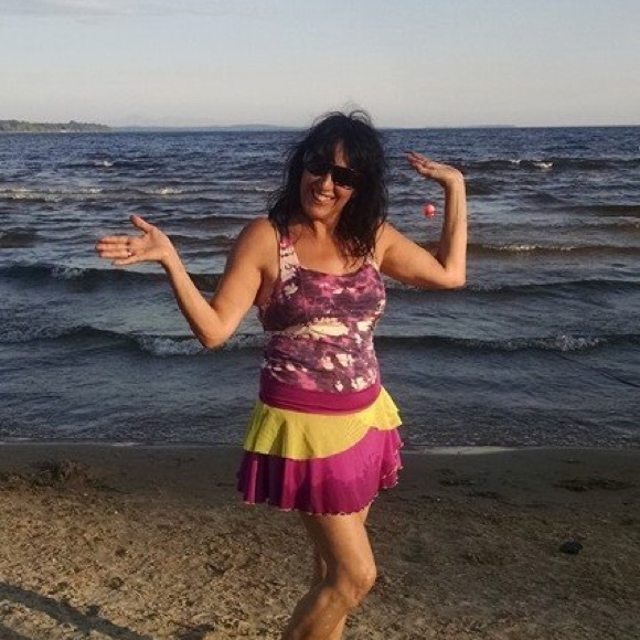 Retired nurse seeks new career in fashion & fun! - Picture 4 of 6