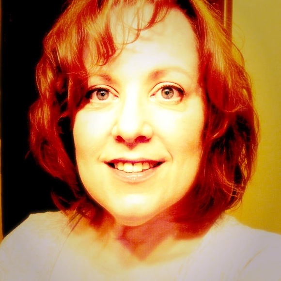 Meet your Posher, Sandy - Picture 1 of 1