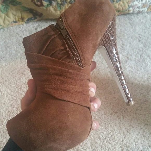 H by Halston ankle booties