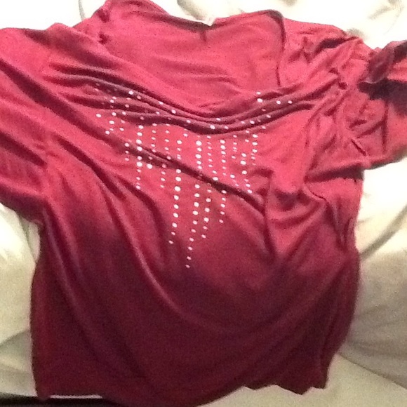 Maroon/pinkish tee