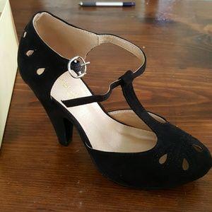 Mod cloth black shoes