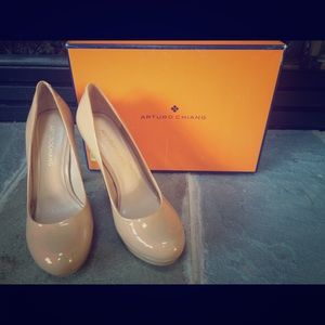 Arturo Chiang nude patent leather heels.