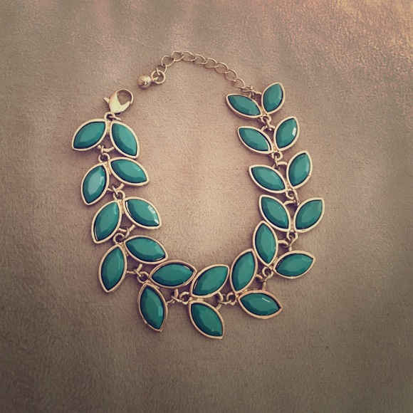 Jewelry - Green leaf bracelet