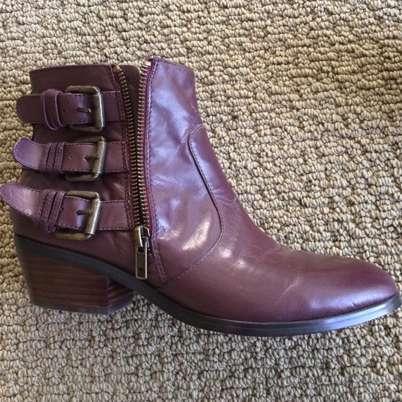 Shoemint Sienna heeled booties in burgundy