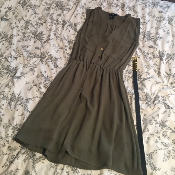Military dress, with belt !