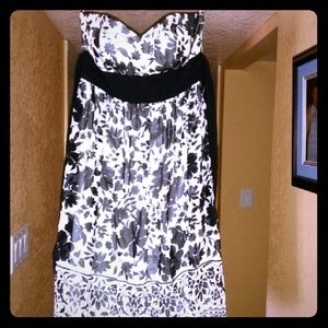 White house Black Markett Strapless Dress