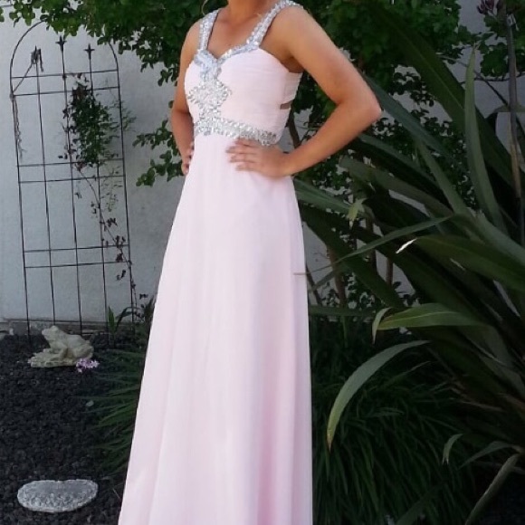 Dresses & Skirts - Beautiful pink prom dress!