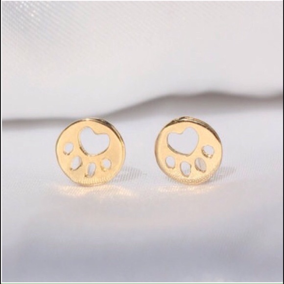 👍Host Pick👍Tiny dog paw stud earrings.