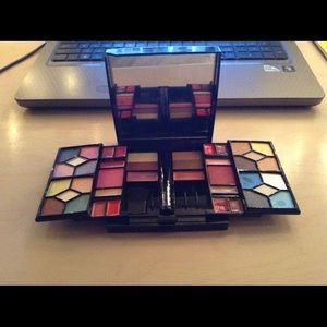 the Color Institute makeup kit