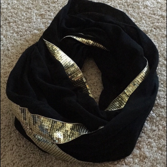 Steve Madden infiniti scarf