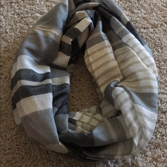 Infinity scarf