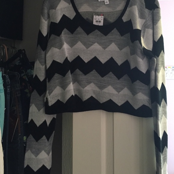 Long sleeve crop top