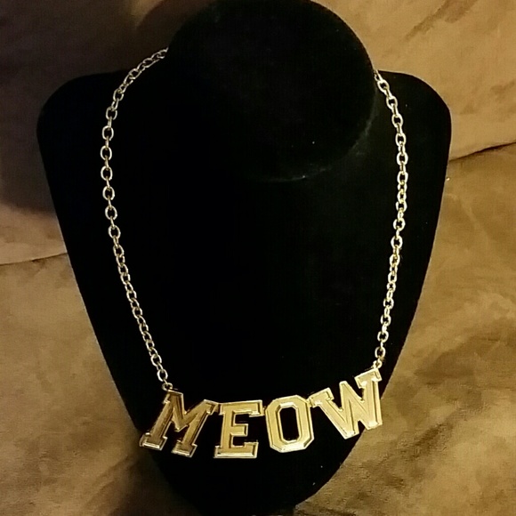 Gold tone necklace