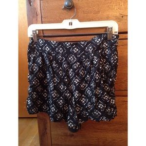 High waisted pattern shorts