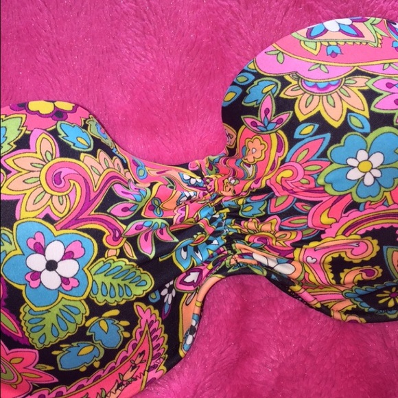 Victoria's Secret push up bikini top 34D - Picture 2 of 4