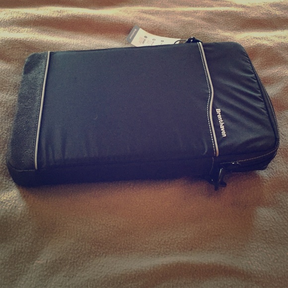Tablet carrying case