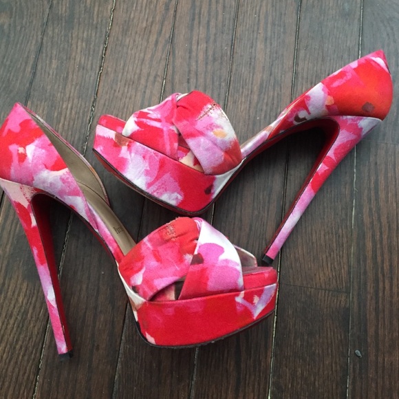 ***SOLD*** Christian Louboutin sz 37 - Picture 2 of 4