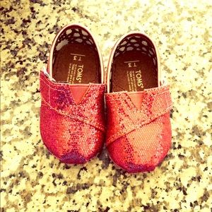 TOMS pink little girl shoes