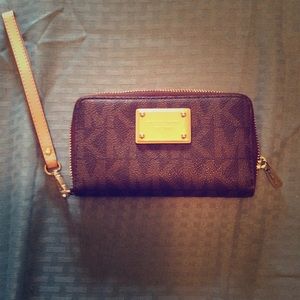 Authentic Michael Kors MK logo zip wallet