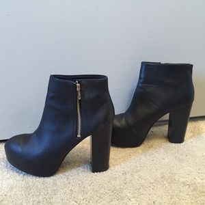 Heeled booties black leather