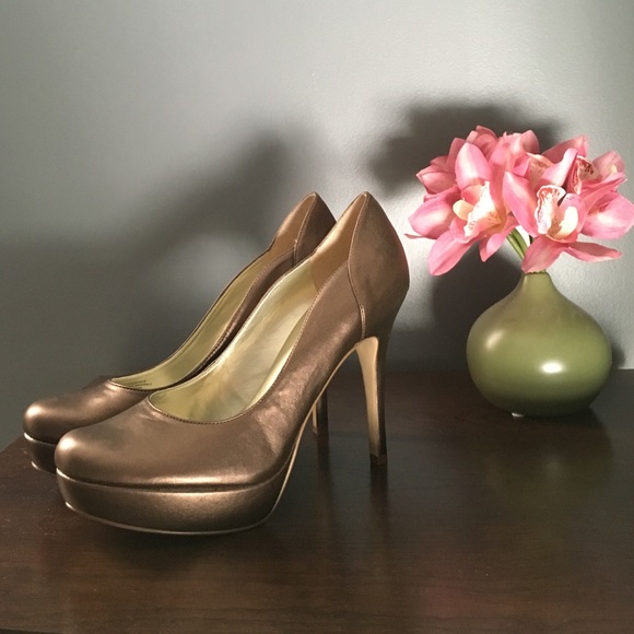 Bronze Guess heels