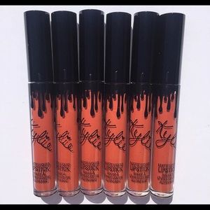READ DESCRIPTIONPreselling Kylie Jenner Lip Kit 22