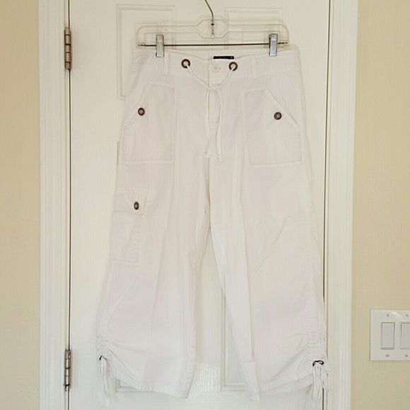 ⚫White Capris 8 Many Nice Features Rafella