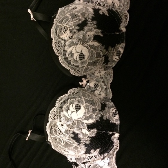 NEW (without tags) NEVER WORN! VS Bra