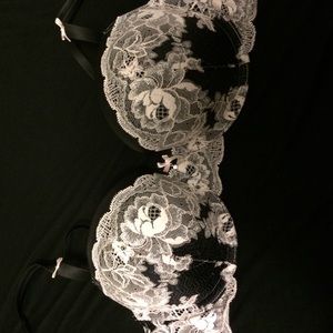 NEW (without tags) NEVER WORN! VS Bra