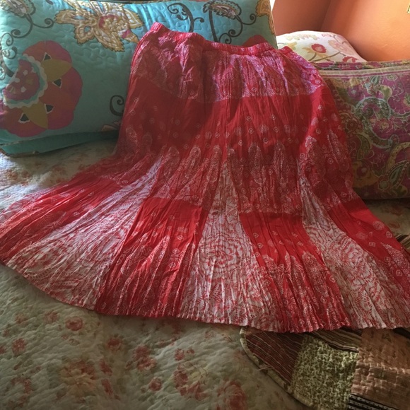 Pretty coral crinkled skirt 🌸