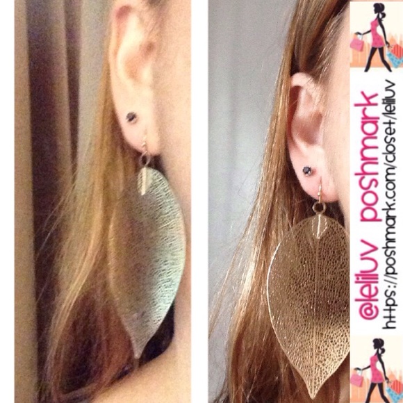 🔴$5 SALE! Gold tone leaf earrings 📍1LEFT - Picture 4 of 4