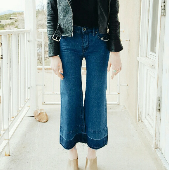 BDG Cropped Flare Jeans with Raw Hem - Picture 1 of 4