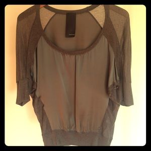 Modal/silk top. Basic but also avant-garde!