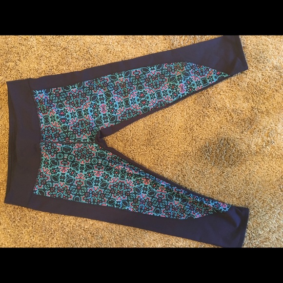 Fabletics Workout Capri! Size Medium!